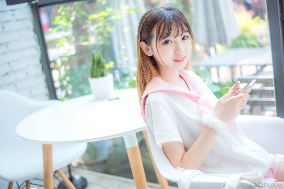路还很长，难免心酸皱眉，但无论怎样，别松手就好。